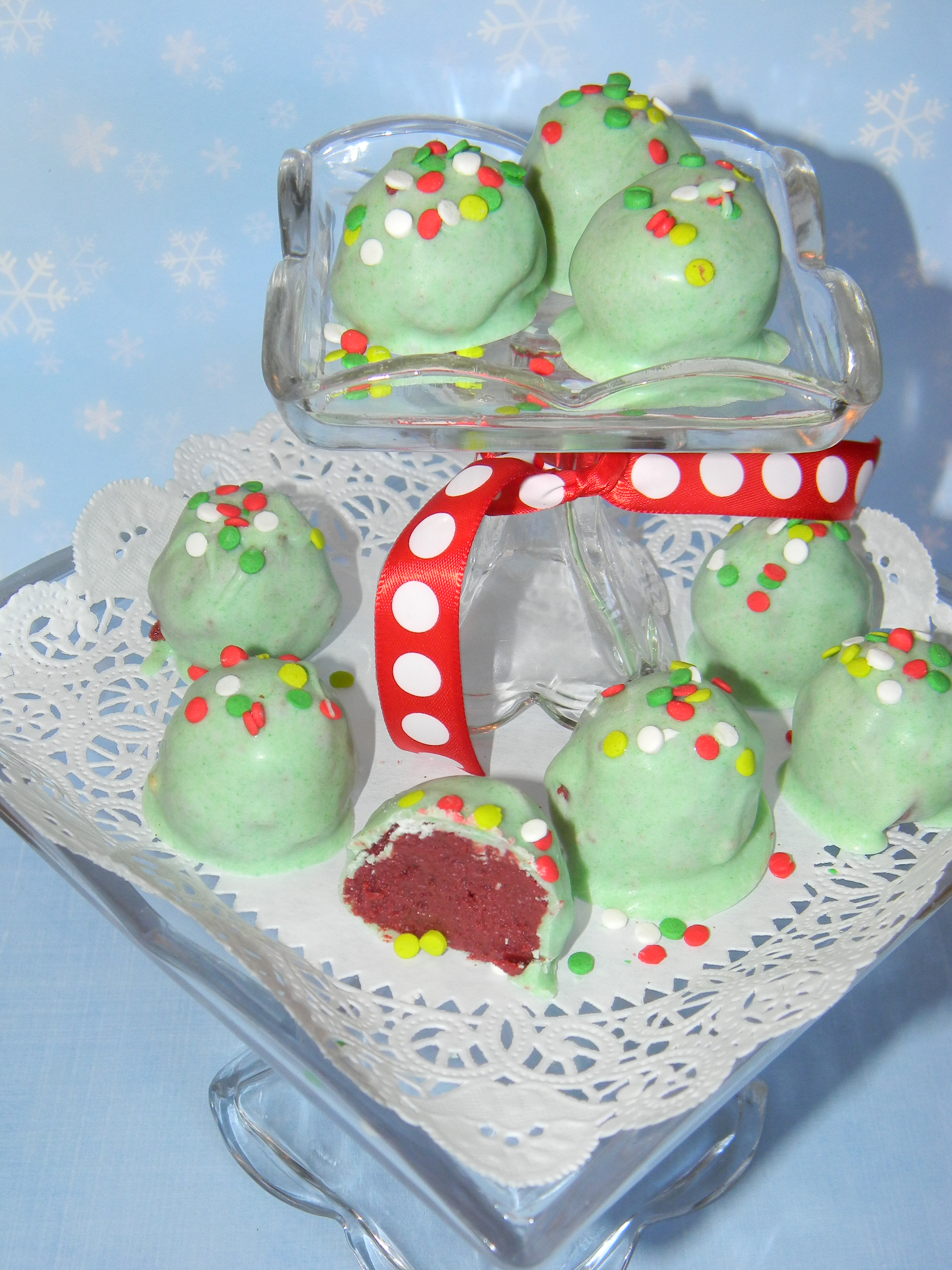 cake balls, Grinch, grinch cake balls, Grinch truffles