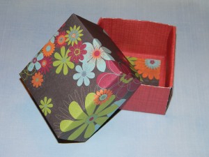 How to make a small gift box, complete