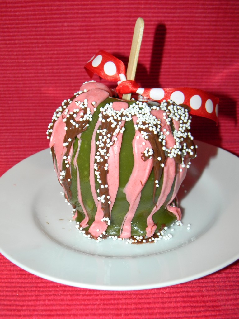 How to Make Caramel Apples Grinch Style