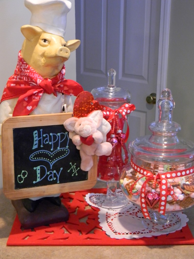 Valentine decorations, kitchen piggy