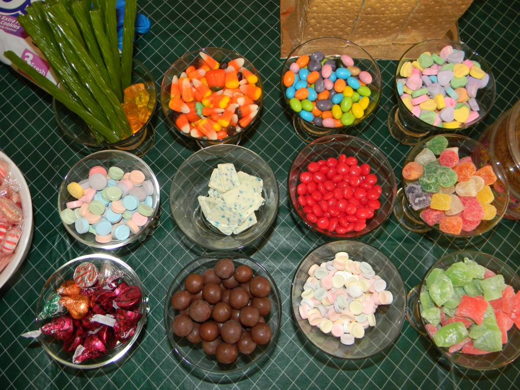 How To Make Easy Gingerbread Houses Loaded With Candy JOYFUL DAISY