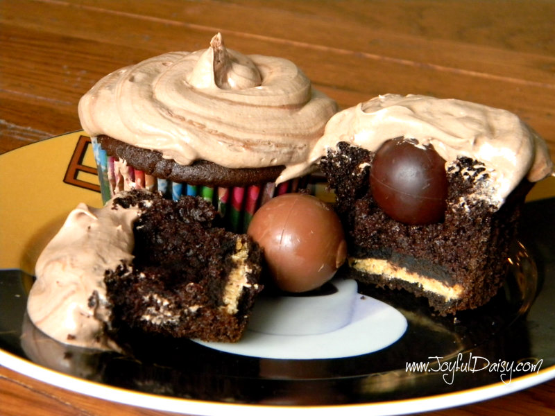 chocolate peanut butter cupcakes
