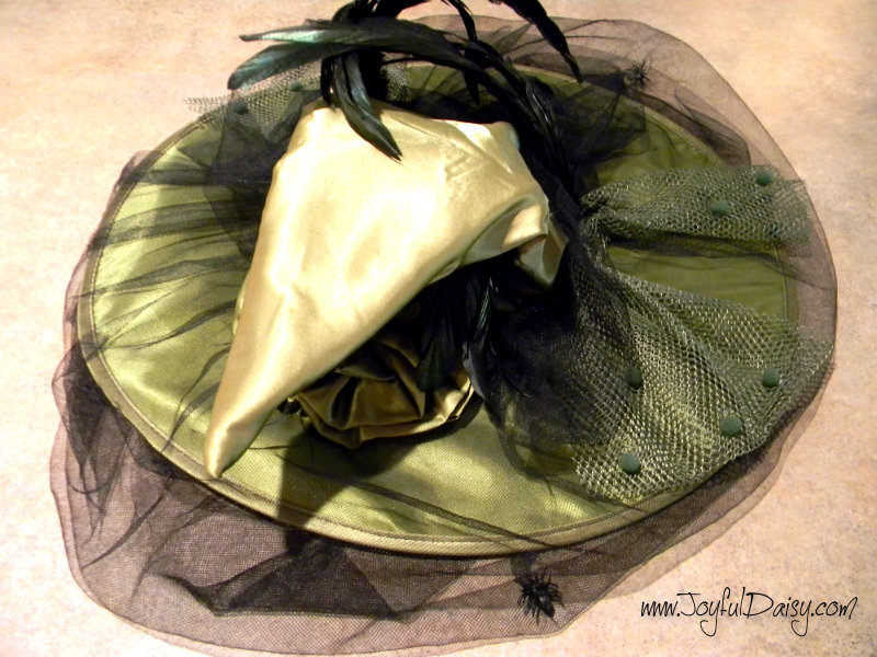 HOW TO MAKE A WITCH HAT CENTERPIECE BEFORE PICTURE