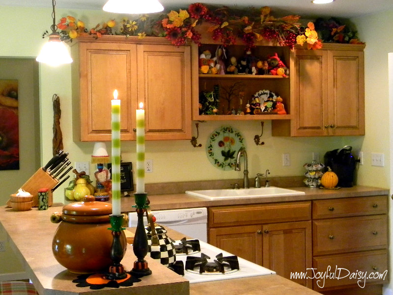 Halloween decorations kitchen